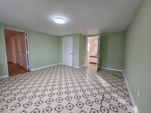 Bedroom - 125 Dexter Dr, Ewing, VA 24248 photo 3 of 3