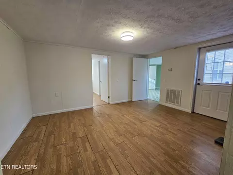 Living - 125 Dexter Dr, Ewing, VA 24248 photo 1 of 2