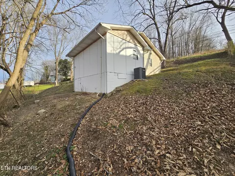 Exterior - 125 Dexter Dr, Ewing, VA 24248 photo 5 of 8