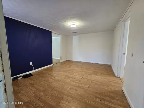 Living - 125 Dexter Dr, Ewing, VA 24248 photo 2 of 2
