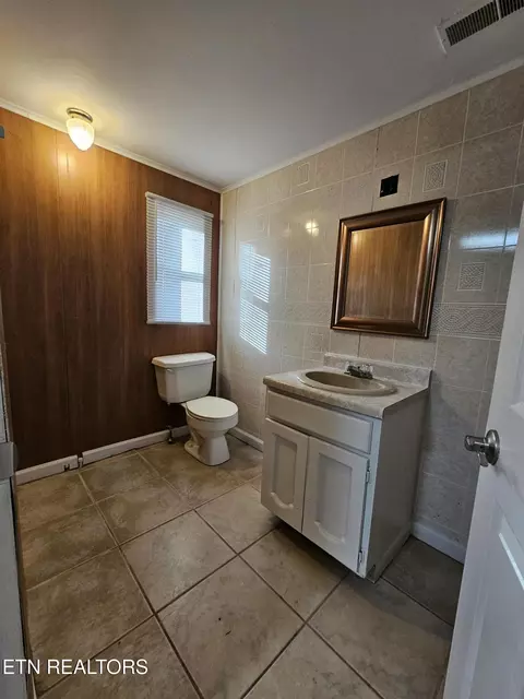 Bath - 125 Dexter Dr, Ewing, VA 24248 photo 1 of 4