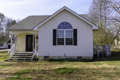 1406 Johnson St, Etowah, TN 37331