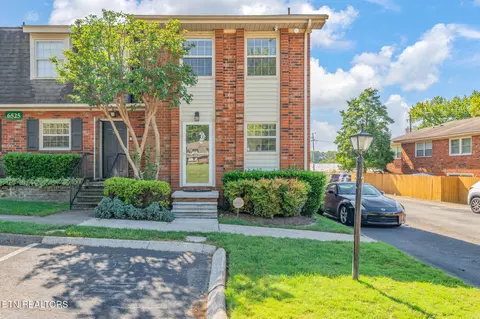 6525 Deane Hill Dr #19, Knoxville, TN 37919