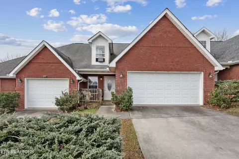 209 Covington Ln, Maryville, TN 37804