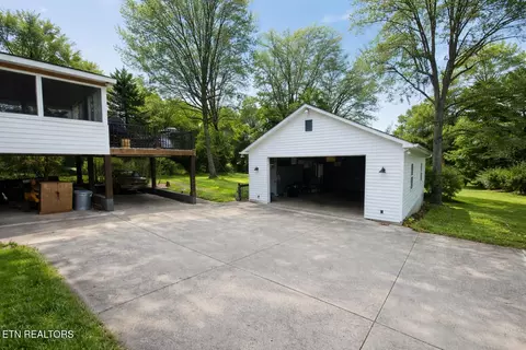 408 E Mountain View Rd, Corryton, TN 37721 photo 2