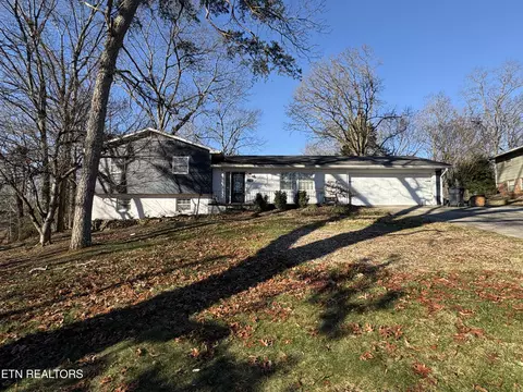 5720 Chesswood Dr, Knoxville, TN 37912