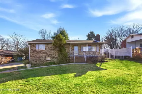 2405 Huckleberry Dr, Louisville, TN 37777