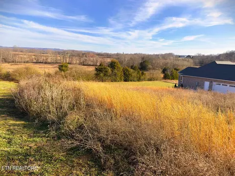 676 Blue Water Dr, Cookeville, TN 38506