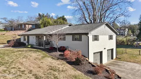 1218 Forest Dr, Morristown, TN 37814
