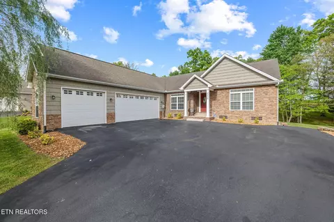 520 E Deer Creek Dr, Crossville, TN 38571
