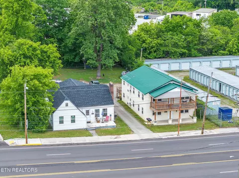 929 N Roane St, Harriman, TN 37748
