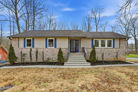 110 Hendrix Dr, Oak Ridge, TN 37830