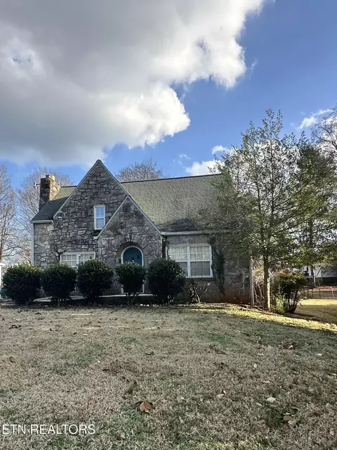 918 Mountain View Ave, Maryville, TN 37803