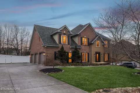 1330 Berkley Hills Ln, Powell, TN 37849