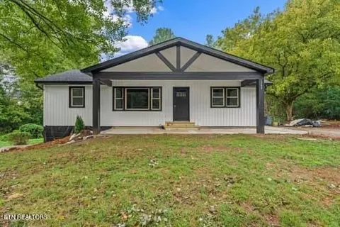 1384 Coal Hill Rd, Harriman, TN 37748