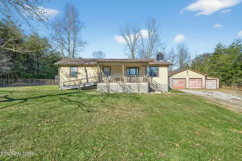 694 Sligo St, Crossville, TN 38572