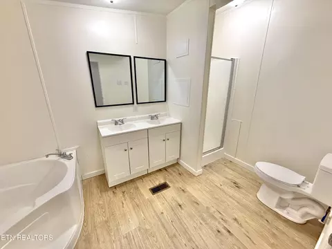 Bath - 328 2nd St, Corryton, TN 37721 photo 2 of 4