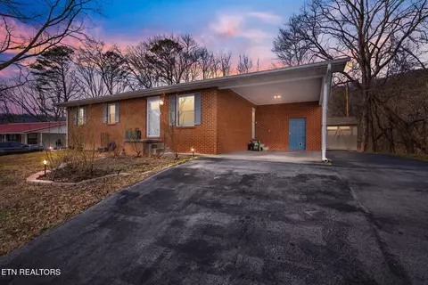 121 Rosemont Ln, Harriman, TN 37748