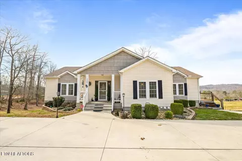 1048 Deerfield Way, La Follette, TN 37766