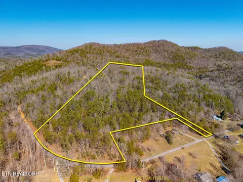 000 Towee Falls Rd, Tellico Plains, TN 37385