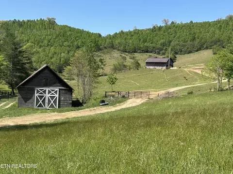 933 Frog Level Rd, Harrogate, TN 37752