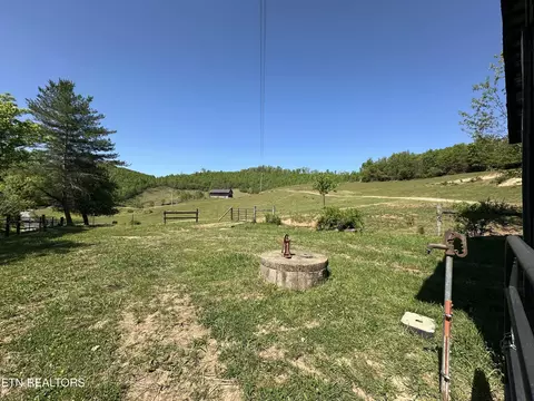 933 Frog Level Rd, Harrogate, TN 37752 photo 6