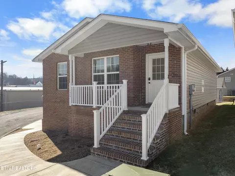 1030 Park Blvd Cir, Rogersville, TN 37857
