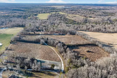 40 Diamond Padgett Ln, Monterey, TN 38574