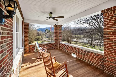 4537 Old Walland Hwy, Walland, TN 37886