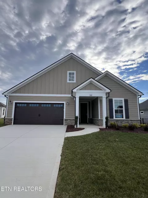 149 Honeysuckle Dr, Lenoir City, TN 37771