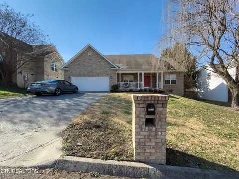 4135 Oakstone Ln, Knoxville, TN 37918