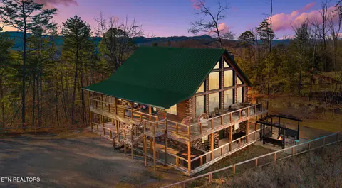 1535 Mountain Trail Ln, Sevierville, TN 37876
