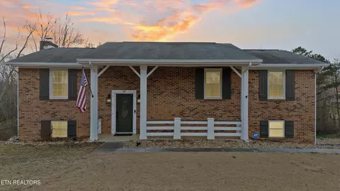 8225 Cricket Rd, Powell, TN 37849