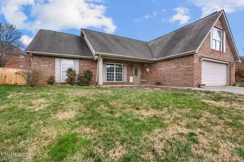 1816 Andy Ln, Maryville, TN 37803