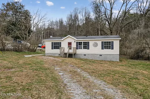 102 Big Springs Ln, Jacksboro, TN 37757