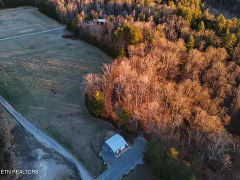 915 Al Goss Rd, Crossville, TN 38571