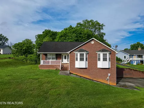 2147 Aaron Ct, Sevierville, TN 37876