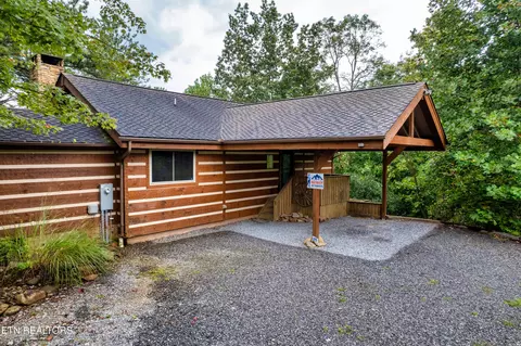 317 Matterhorn Dr, Gatlinburg, TN 37738