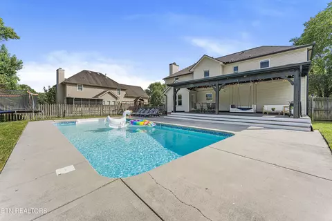 1848 Cedardale Ln, Knoxville, TN 37932