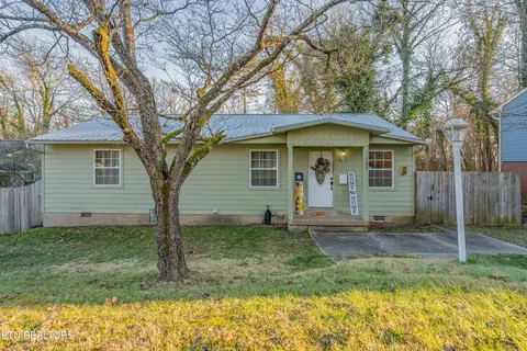 121 Amherst Ln, Oak Ridge, TN 37830