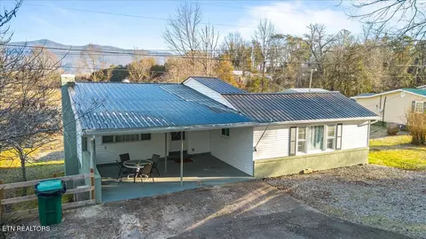 170 Bow Point Rd, La Follette, TN 37766