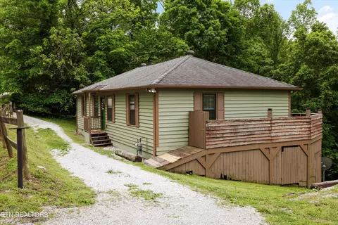 2719 Oak Grove Rd, Rocky Top, TN 37769