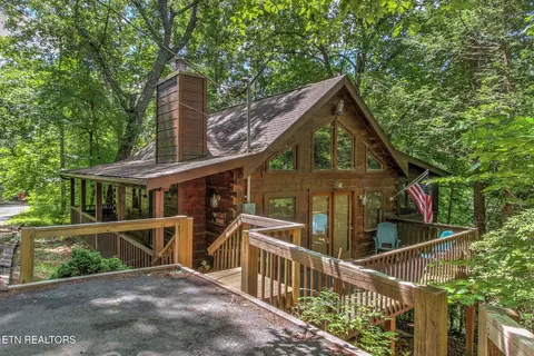 1590 Walt Price Rd, Sevierville, TN 37876