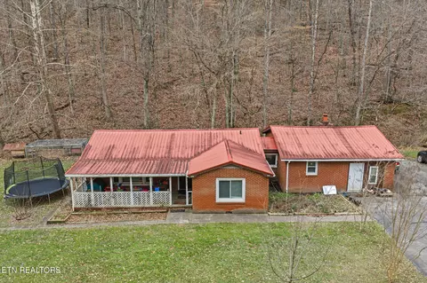1757 Swan Pond Rd, Harriman, TN 37748