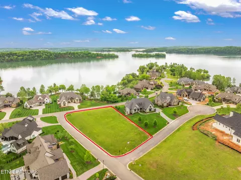 165 Captains Way, Lenoir City, TN 37772