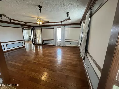 Living - 215 Cecil D Quillen Dr, Duffield, VA 24244 photo 2 of 9