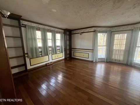 Living - 215 Cecil D Quillen Dr, Duffield, VA 24244 photo 5 of 9