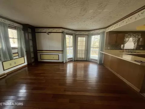 Living - 215 Cecil D Quillen Dr, Duffield, VA 24244 photo 6 of 9