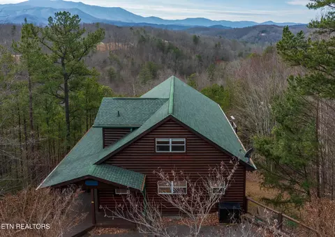 3779 Old Mountain Rd, Sevierville, TN 37876