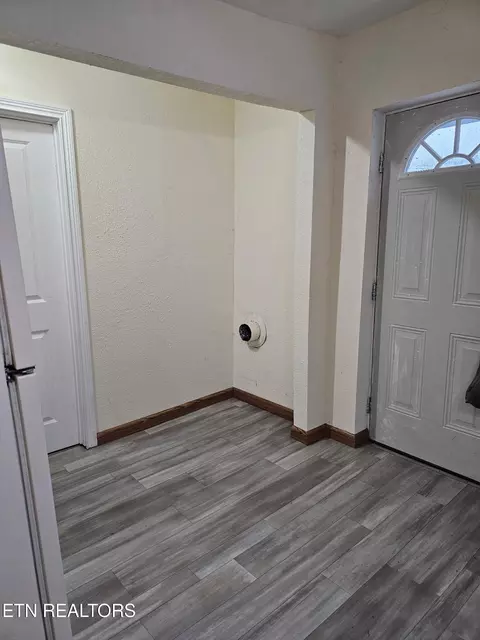 Entry Way - 359 Beans Fork Rd, Middlesboro, KY 40965 photo 1 of 2